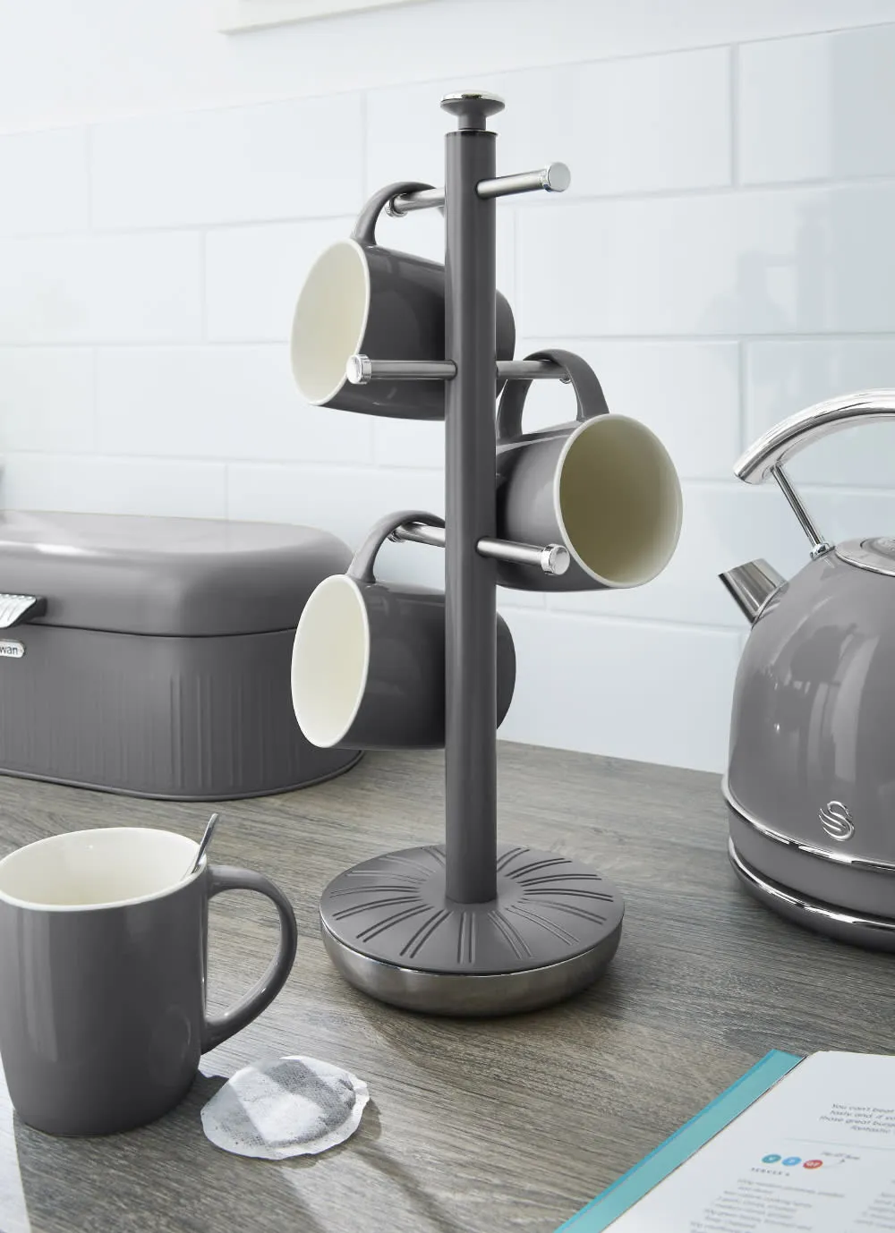Swan Retro Towel Pole and Mug Tree