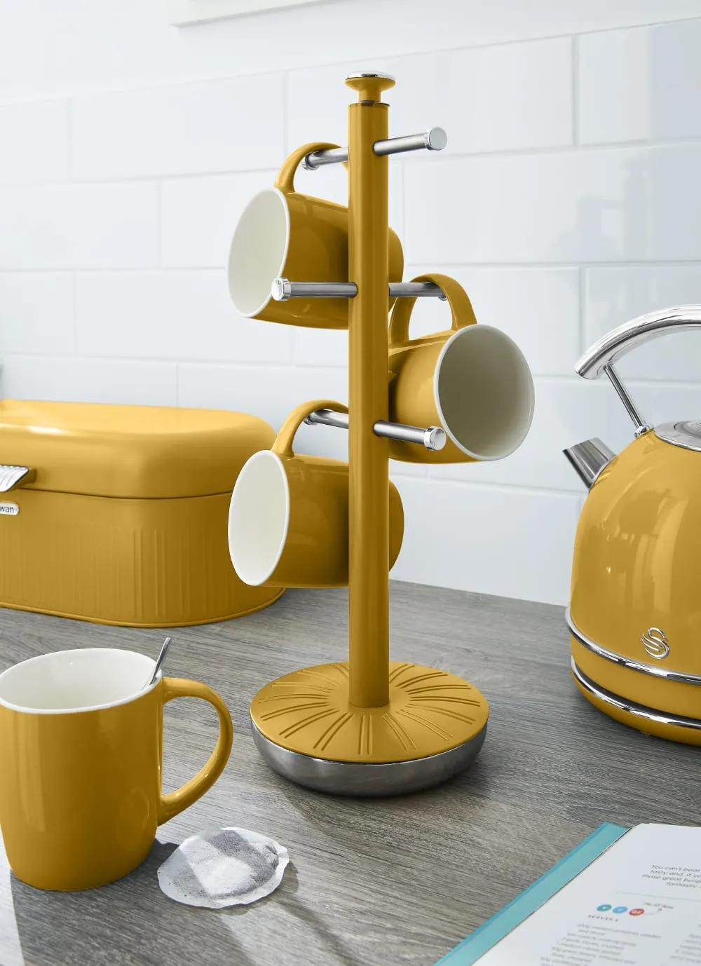 Swan Retro Towel Pole and Mug Tree