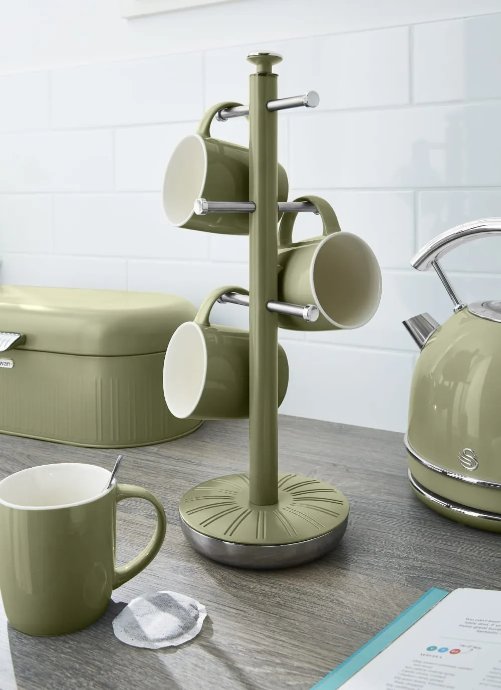 Swan Retro Towel Pole and Mug Tree