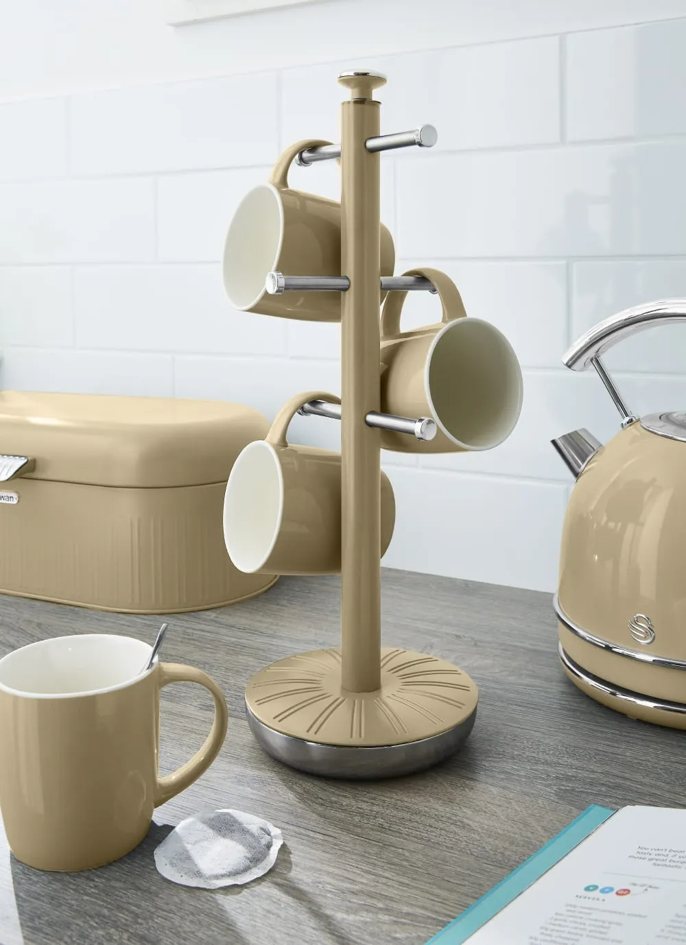 Swan Retro Towel Pole and Mug Tree
