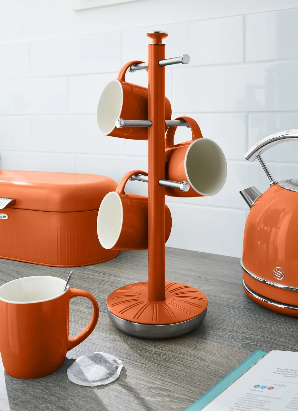 Swan Retro Towel Pole and Mug Tree
