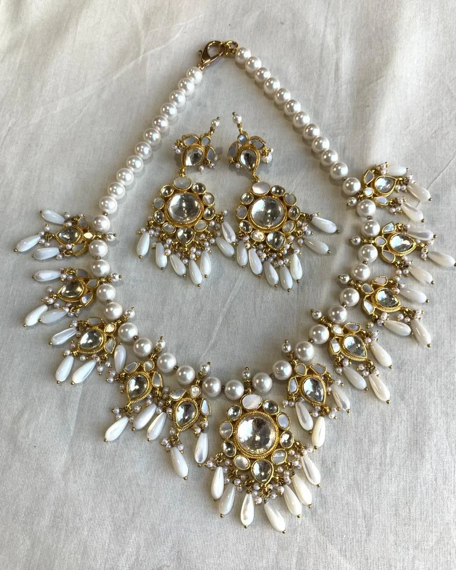 White Mother of Pearl Necklace Set