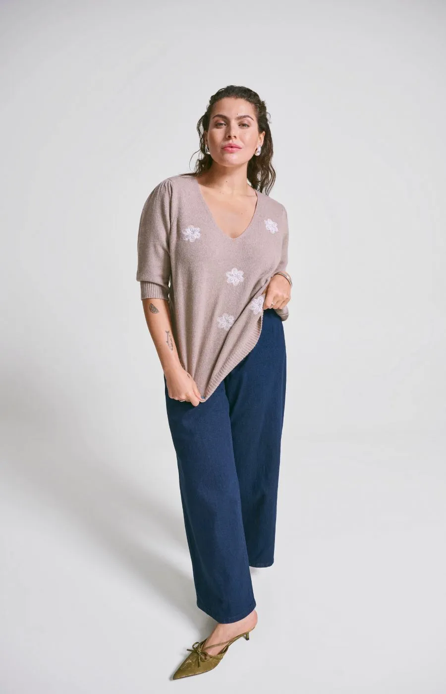 Zizzi Sunny Floral Knit Top in Taupe